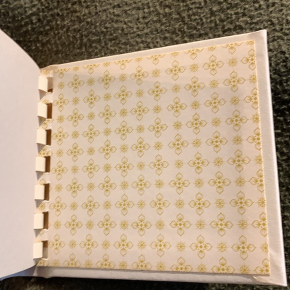 Vintage C.R. Gibson’s Grandma’s Brag Book in original box. Approx 4.5” x 4”. - Picture 11 of 12